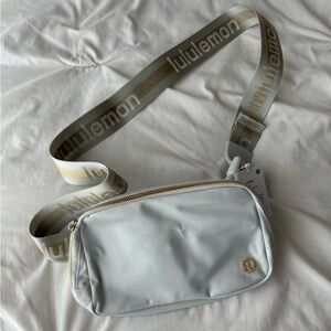 limited edition lululemon belt bag vapor white and gold